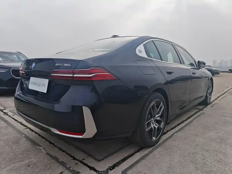 BMW i5 2024 eDrive 35L Premium Luxury Package 2026 — миниатюра 2