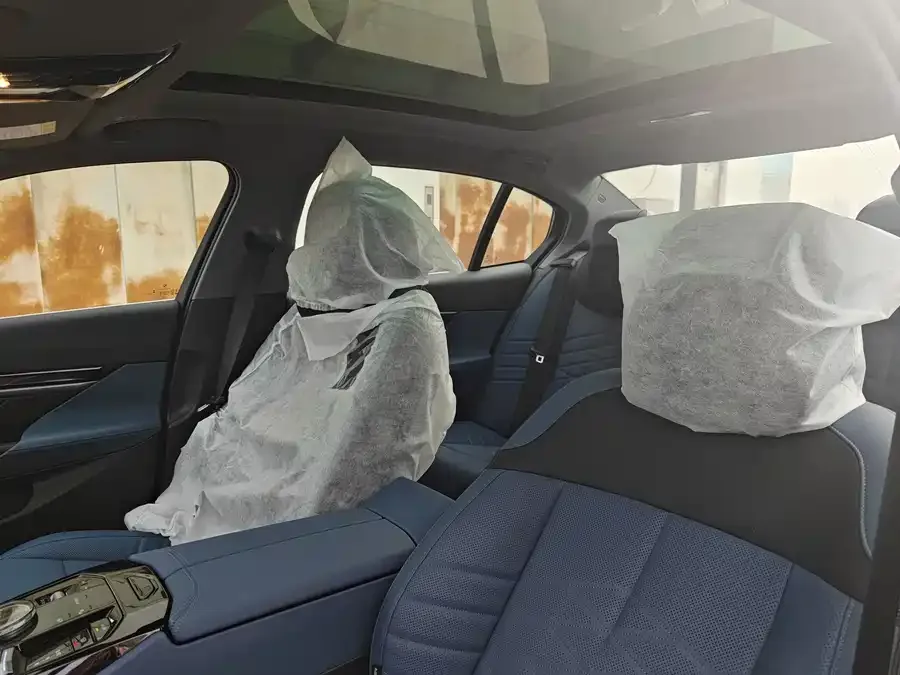 BMW i5 2024 eDrive 35L Premium Luxury Package 2026 — миниатюра 5