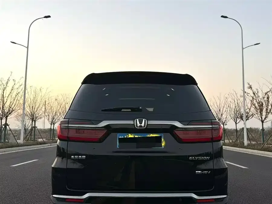 Honda Elysion Elysion 2024 2.0L e:HEV Luxury Edition 2024 — миниатюра 2
