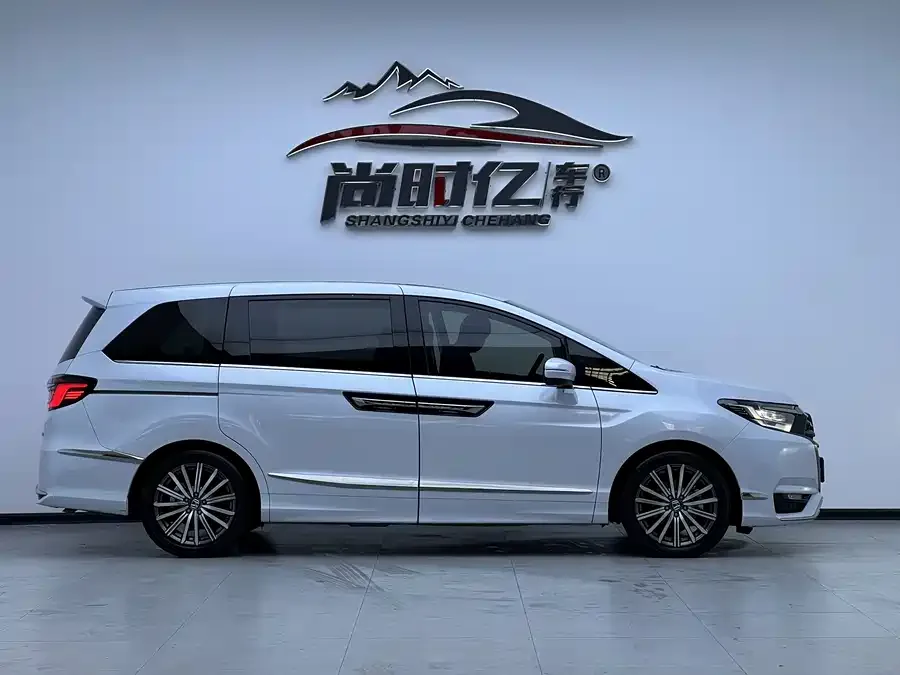 Honda Elysion Elysion 2024 2.0L e:HEV Luxury Edition 2024 — миниатюра 2