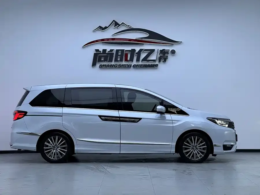 Honda Elysion Elysion 2024 2.0L e:HEV Luxury Edition 2024 — миниатюра 4