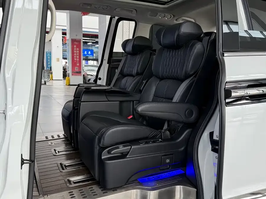 Honda Elysion Elysion 2022 2.0L e:HEV Luxury Edition 2023 — миниатюра 3