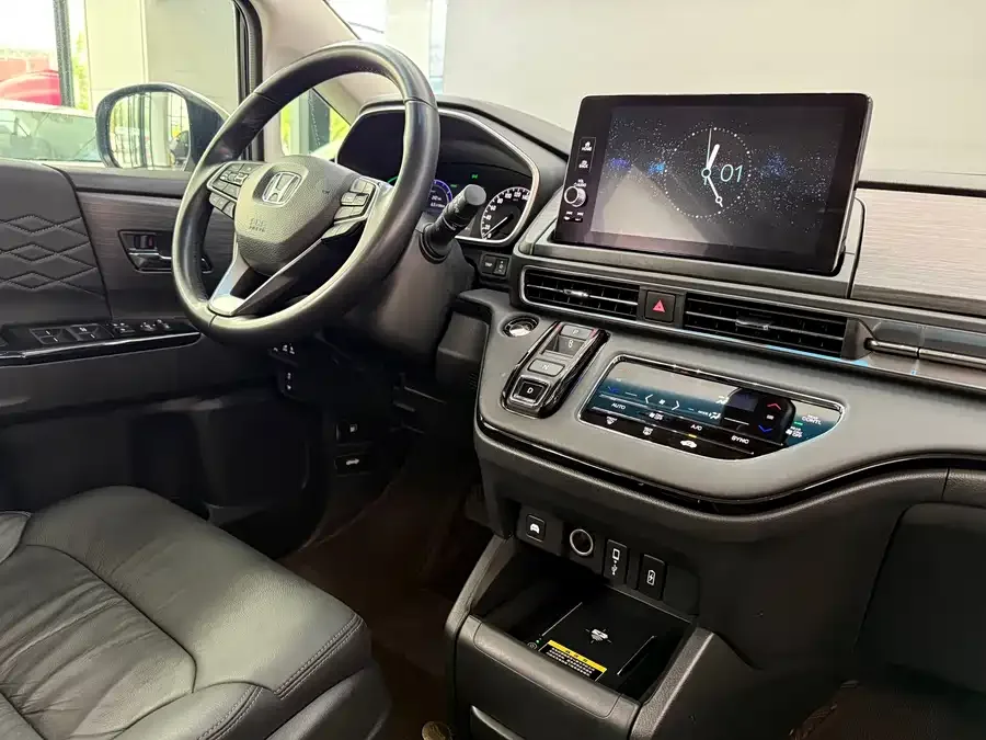 Honda Elysion Elysion 2022 2.0L e:HEV Luxury Edition 2023 — миниатюра 4