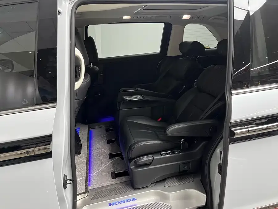Honda Elysion Elysion 2024 2.0L e:HEV Luxury Edition 2025 — миниатюра 4