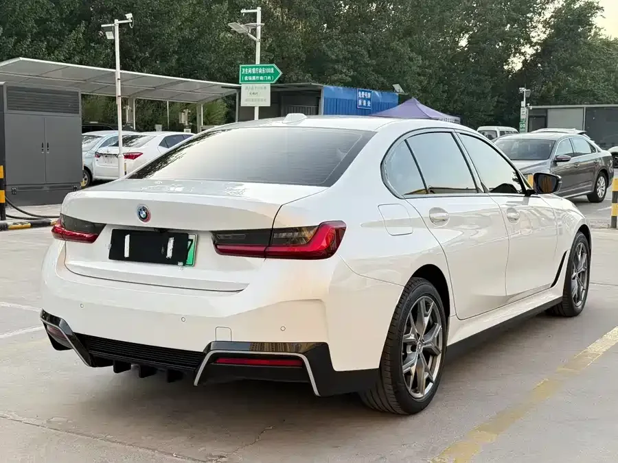 BMW i3 2022 eDrive 35 L 2023 — миниатюра 3