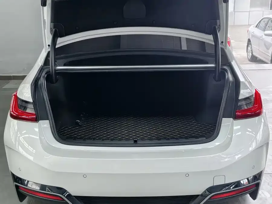 BMW i3 2024 eDrive 35 L 2024 — миниатюра 4