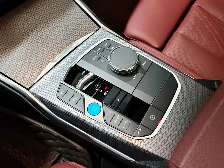BMW i3 2024 eDrive 40 L Night Edition 2024 — миниатюра 3