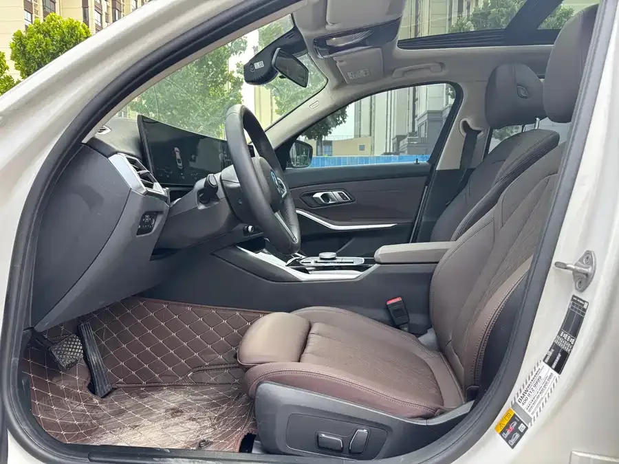BMW i3 2025 eDrive 35 L 2024 — миниатюра 2