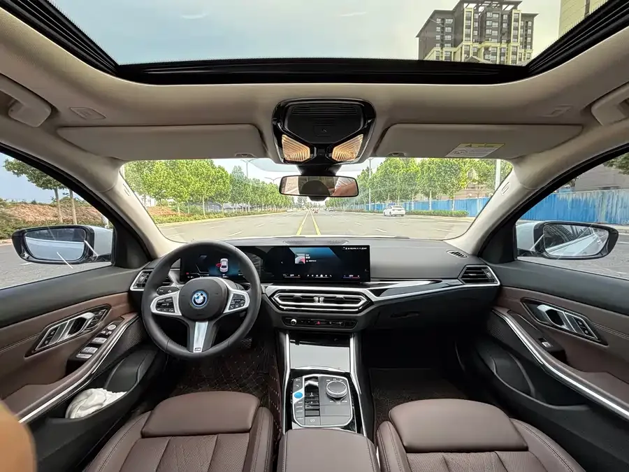 BMW i3 2025 eDrive 35 L 2024 — миниатюра 4