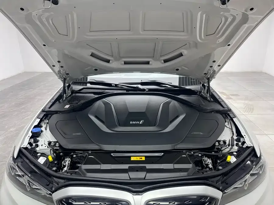 BMW i3 2022 eDrive 35 L 2023 — миниатюра 3