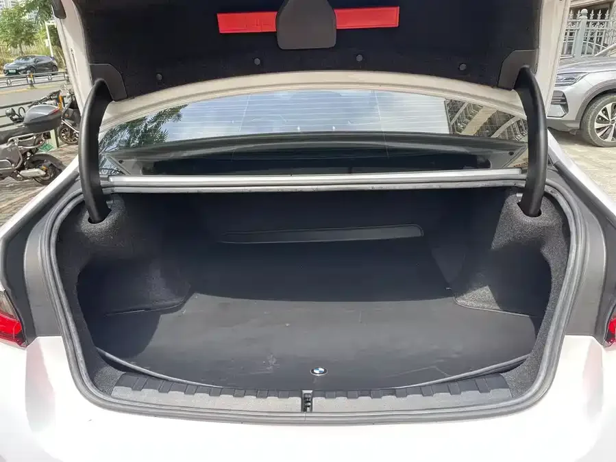 BMW i3 2022 eDrive 35 L 2023 — миниатюра 3