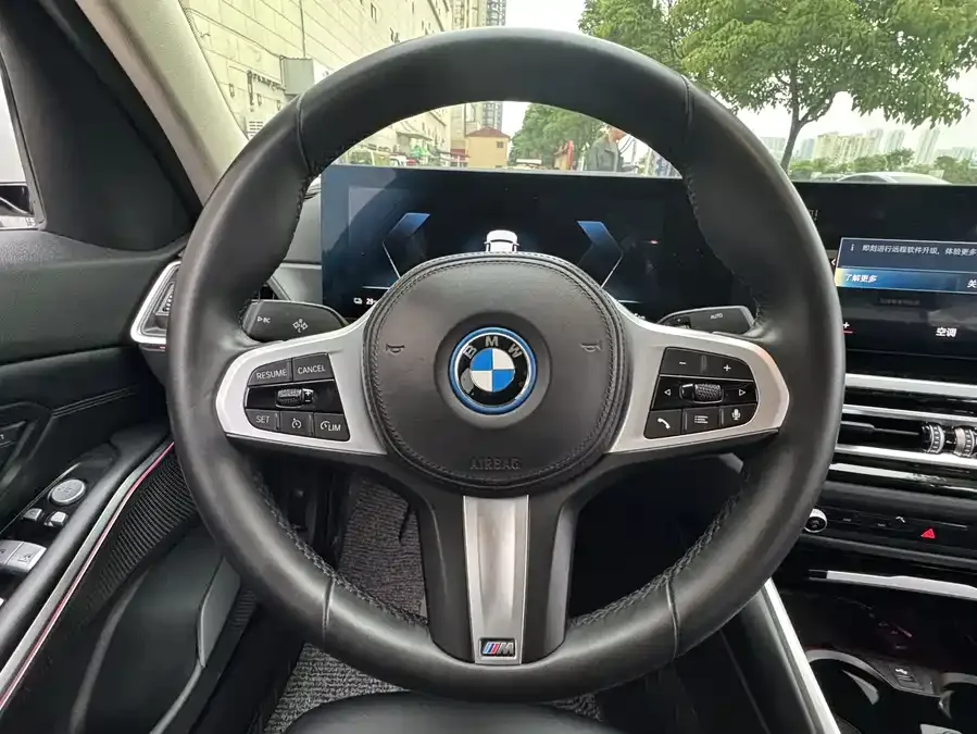 BMW i3 2024 eDrive 35 L 2024 — миниатюра 4
