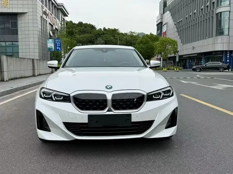 BMW i3 2024 eDrive 35 L 2024 — миниатюра 4