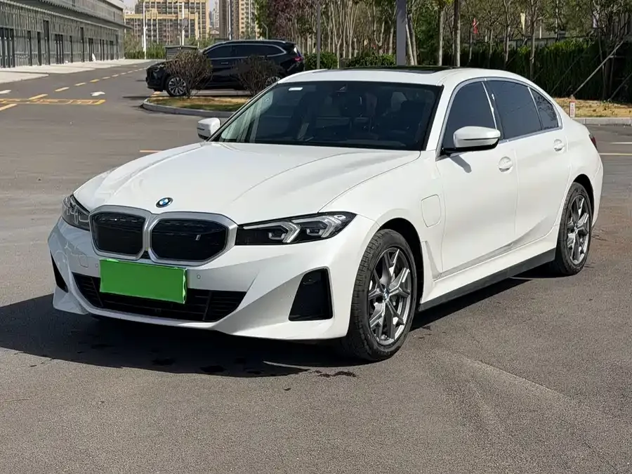 BMW i3 2024 eDrive 35 L 2024 — фото 1, купить с доставкой в Москву