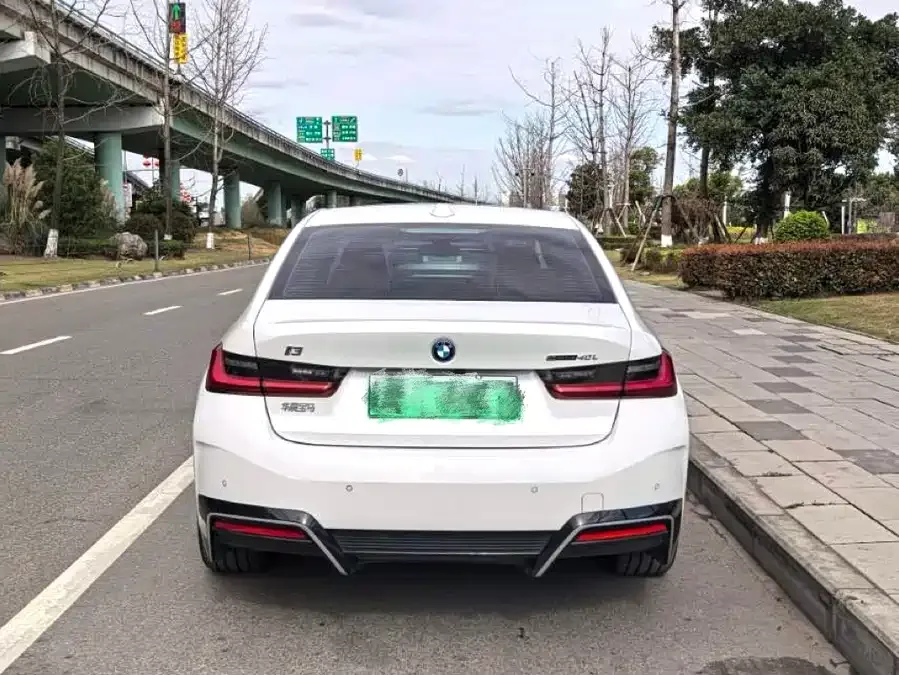 BMW i3 2025 eDrive 40 L Night Edition 2025 — миниатюра 3