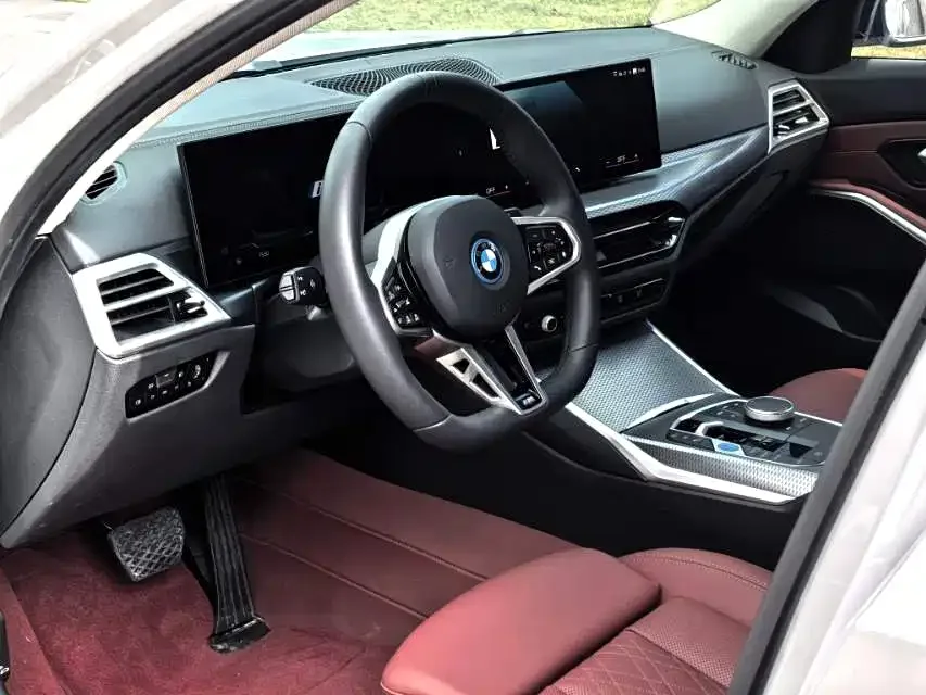 BMW i3 2025 eDrive 40 L Night Edition 2025 — миниатюра 4