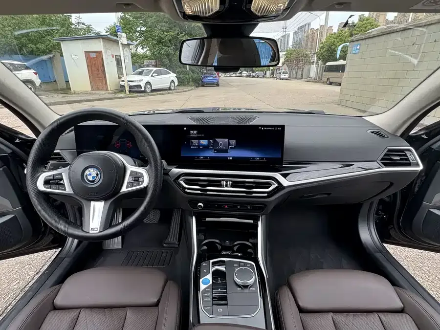 BMW i3 2022 eDrive 35 L 2023 — миниатюра 2