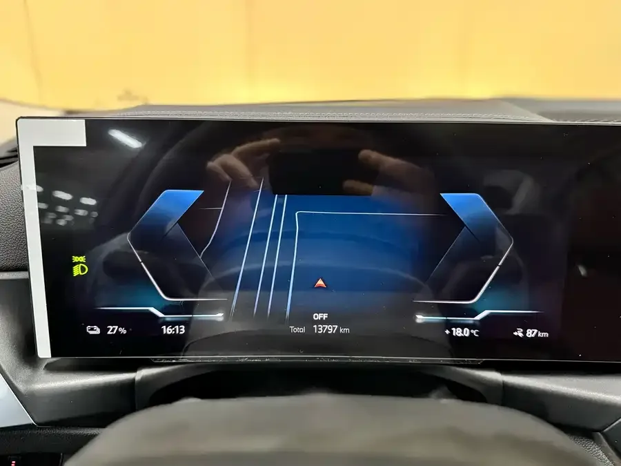 BMW i3 2024 eDrive 35 L 2024 — миниатюра 4