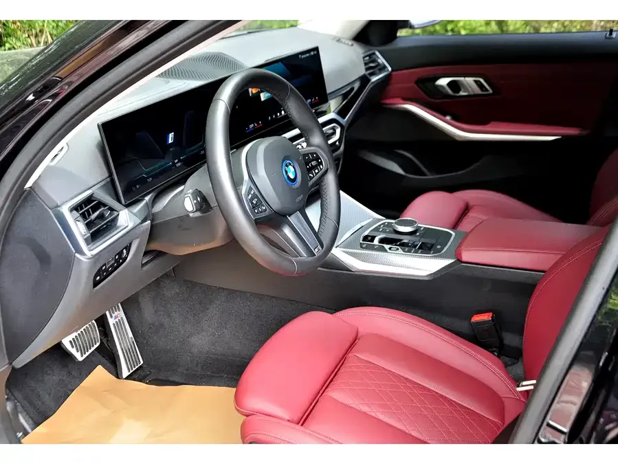 BMW i3 2024 eDrive 40 L Night Edition 2024 — миниатюра 3