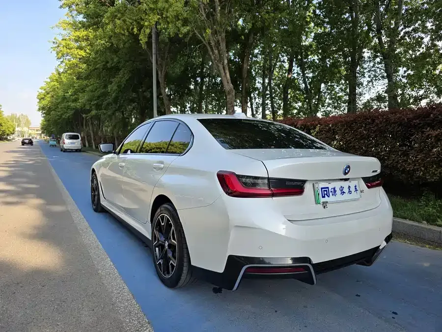 BMW i3 2024 eDrive 40 L Night Edition 2024 — миниатюра 3