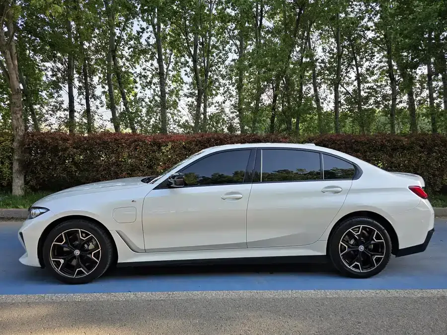 BMW i3 2024 eDrive 40 L Night Edition 2024 — миниатюра 4