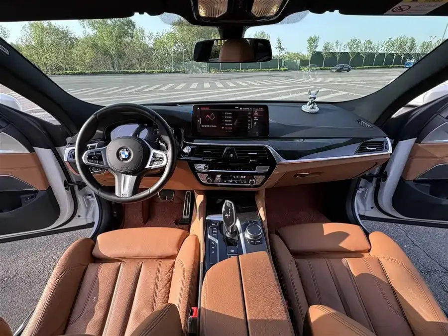BMW 6 Series GT 2024 630i M Sport Package 2025 — миниатюра 3