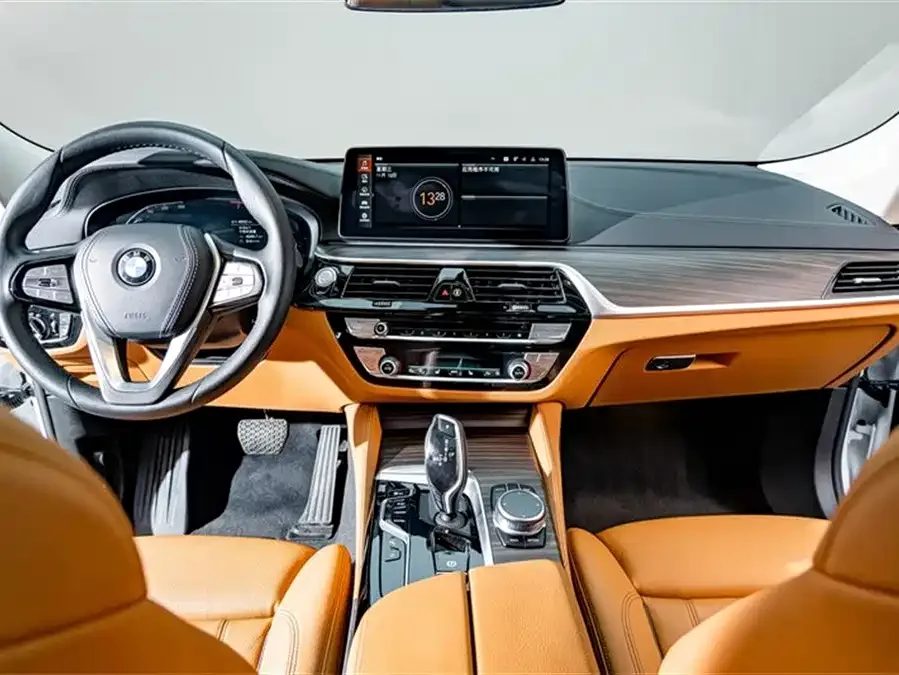 BMW 6 Series GT 2021 facelift 630i luxury design package 2022 — миниатюра 4
