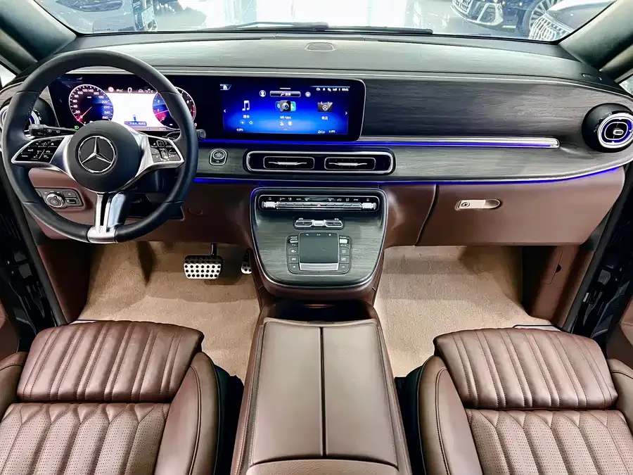 Mercedes-Benz Class V Mercedes-Benz V-Class 2024 V 300 L Long Wheelbase Luxury Edition 2025 — миниатюра 3