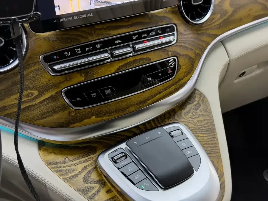 Mercedes-Benz Class V Mercedes-Benz V-Class 2022 V 260 L Long Wheelbase Premium Edition 2023 — миниатюра 3