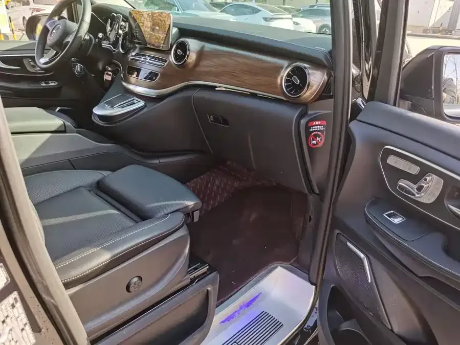 Mercedes-Benz Class V Mercedes-Benz V-Class 2022 V 260 L Long Wheelbase Luxury Edition 2024 — миниатюра 2