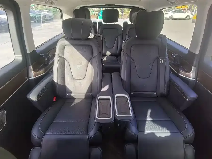 Mercedes-Benz Class V Mercedes-Benz V-Class 2022 V 260 L Long Wheelbase Luxury Edition 2024 — миниатюра 4