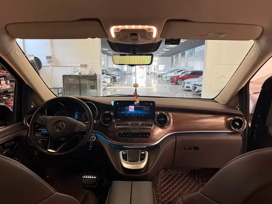 Mercedes-Benz Class V Mercedes-Benz V-Class 2021 V 260 L Long Wheelbase Luxury Edition 2022 — миниатюра 4