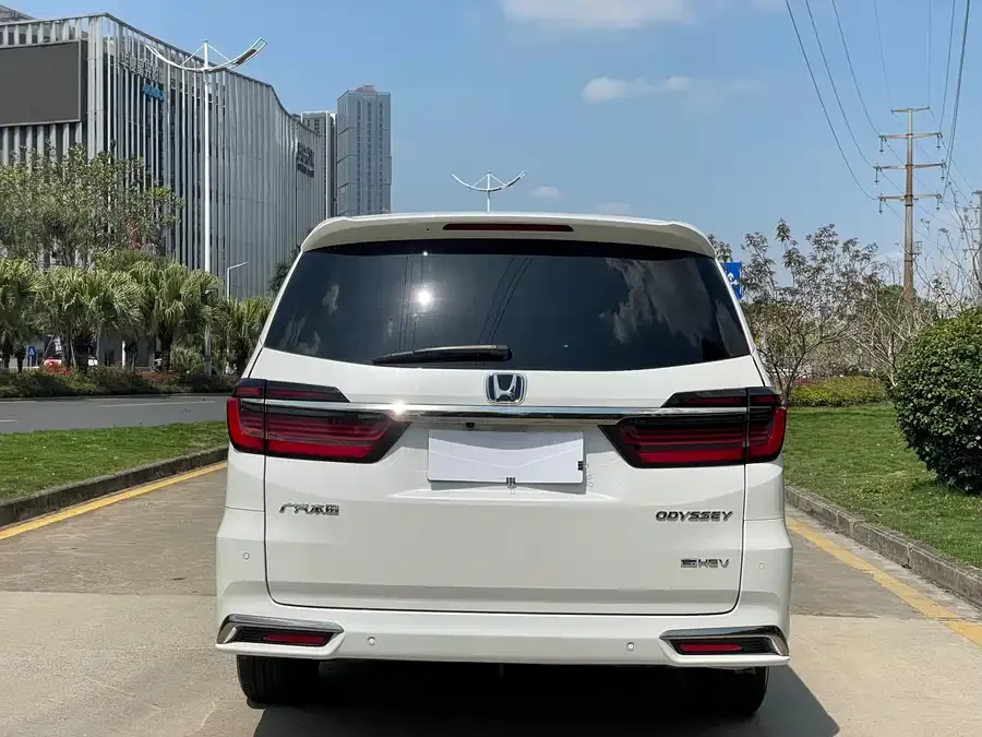 Honda Odyssey 2024 Odyssey 2.0L e:HEV Elite Edition 2023 — миниатюра 2
