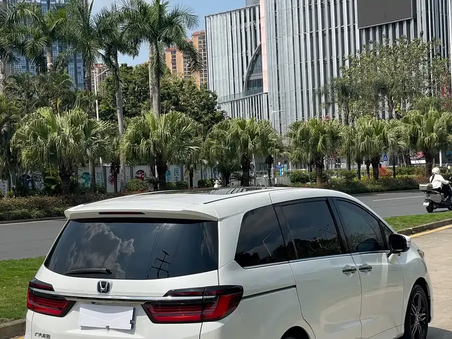 Honda Odyssey 2024 Odyssey 2.0L e:HEV Elite Edition 2023 — миниатюра 3