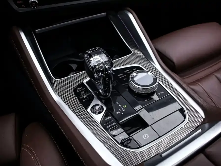 BMW X6 2022 facelift xDrive40i M Sport package 2023 — миниатюра 3