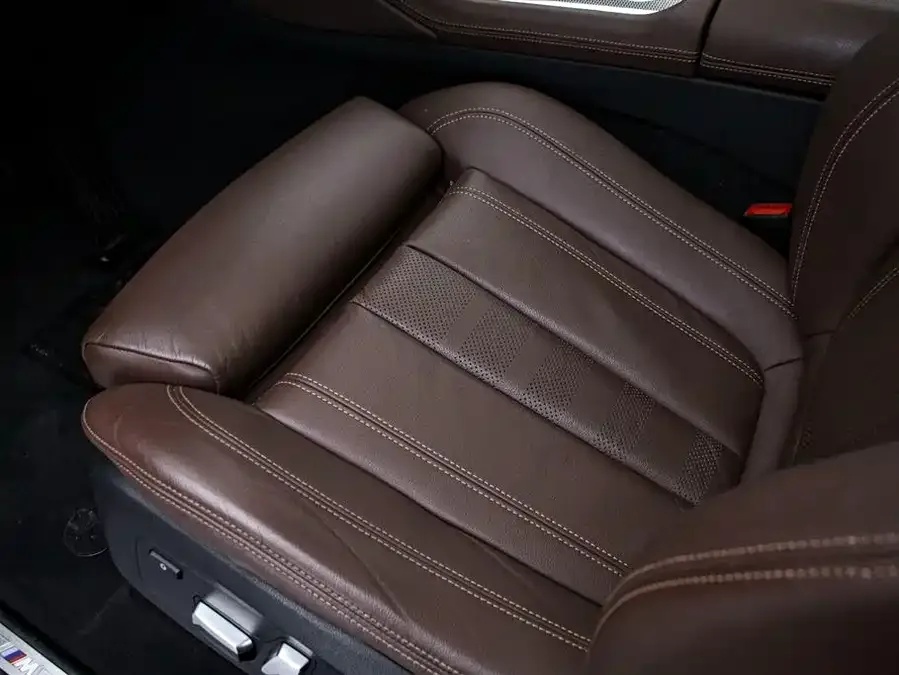 BMW X6 2022 facelift xDrive40i M Sport package 2023 — миниатюра 4