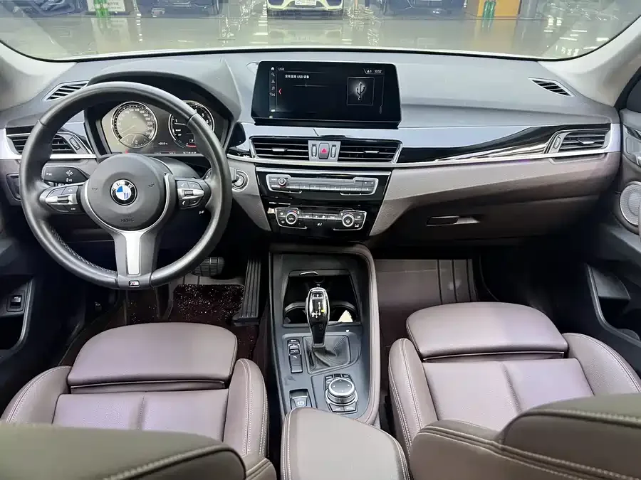 BMW X1 2022 sDrive25Li Leading Edition 2023 — миниатюра 3