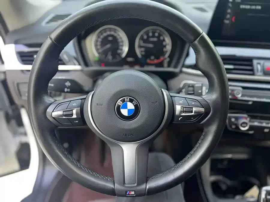 BMW X1 2022 sDrive25Li Leading Edition 2023 — миниатюра 4