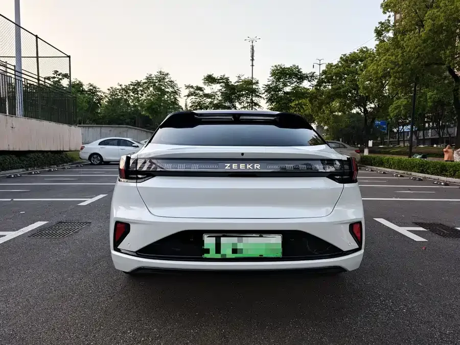 Zeekr 001 Zeekr 001 2024 WE version 100kWh rear-wheel drive 2024 — миниатюра 3