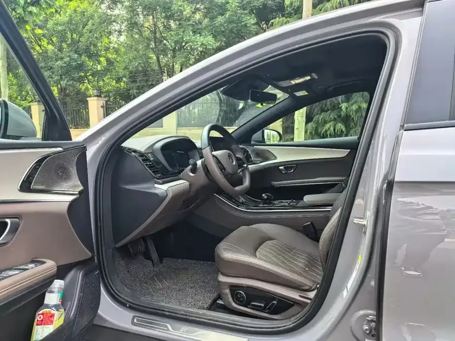 BYD Second-hand Han 2025 DM-i Intelligent Driving Edition 125KM Premium Edition 2025 — миниатюра 3