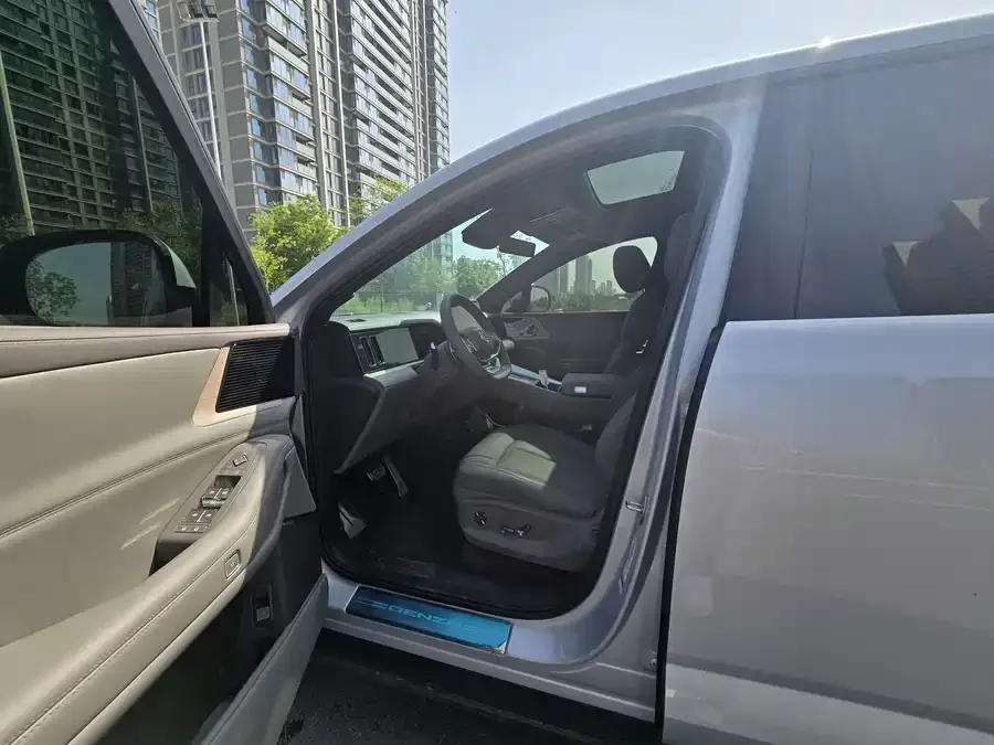 BYD N8L Denza N8L 2025 Flagship Model 2025 — миниатюра 4