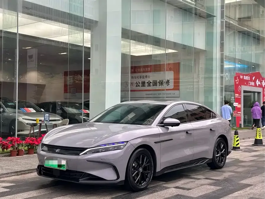 BYD Second-hand Han 2025 DM-i 125KM Elite 2025 — фото 1, купить с доставкой в Москву