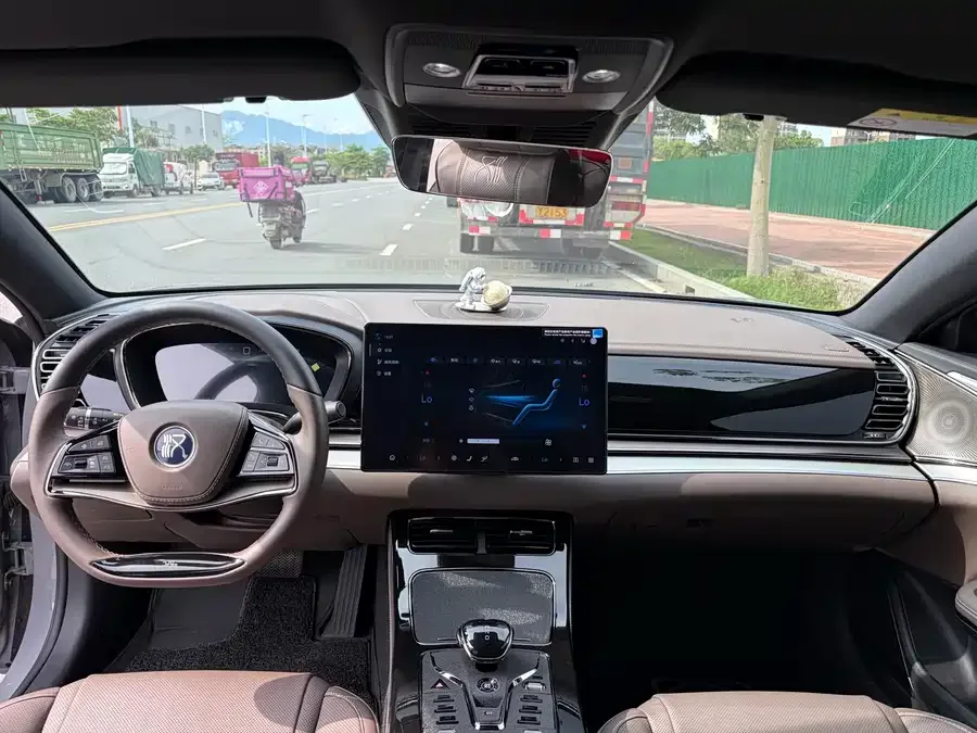 BYD Second-hand Han 2025 DM-i Intelligent Driving Edition 125KM Elite Edition 2024 — миниатюра 2