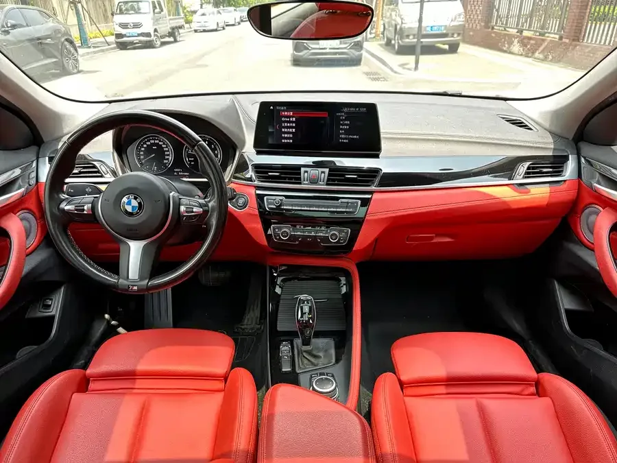 BMW X2 2021 facelift sDrive25i M Sport package 2022 — миниатюра 4