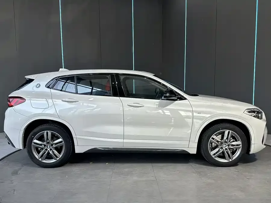 BMW X2 2023 sDrive25i M Sport Night Edition 2024 — миниатюра 4
