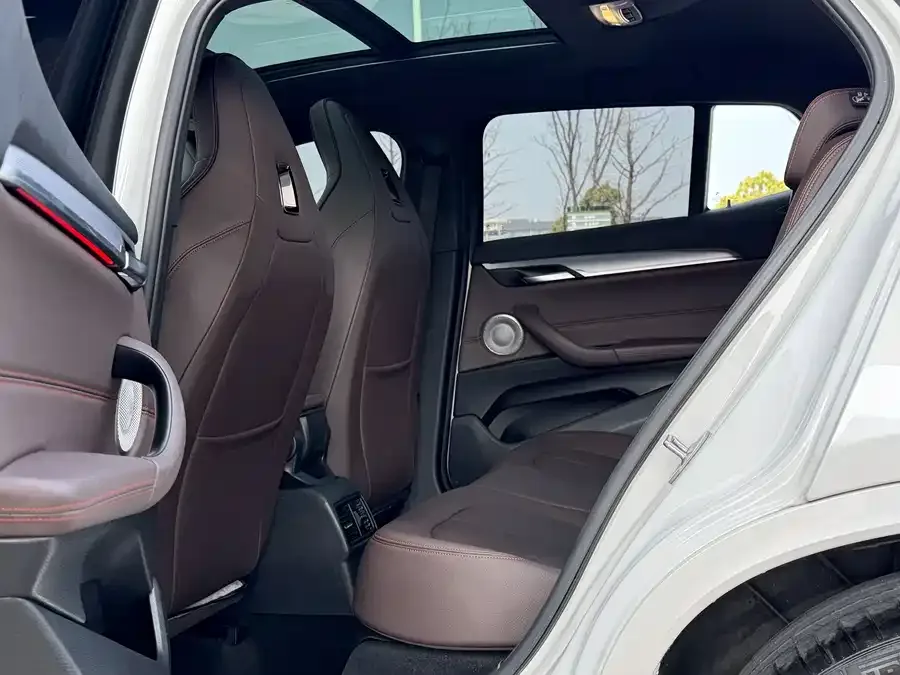 BMW X2 2021 facelift sDrive25i Night Edition 2022 — миниатюра 3
