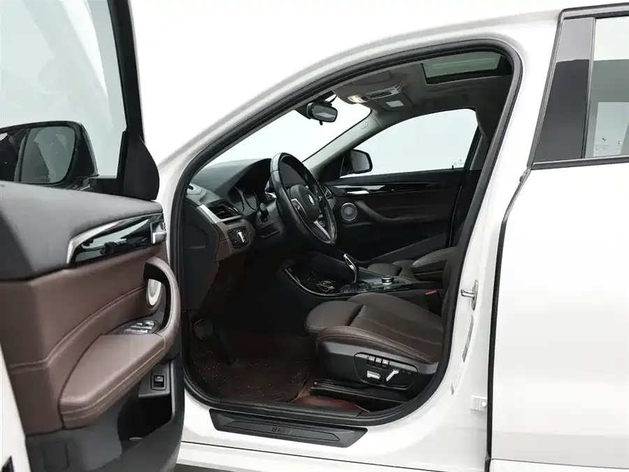 BMW X2 2021 facelift sDrive25i M Sport package 2022 — миниатюра 3