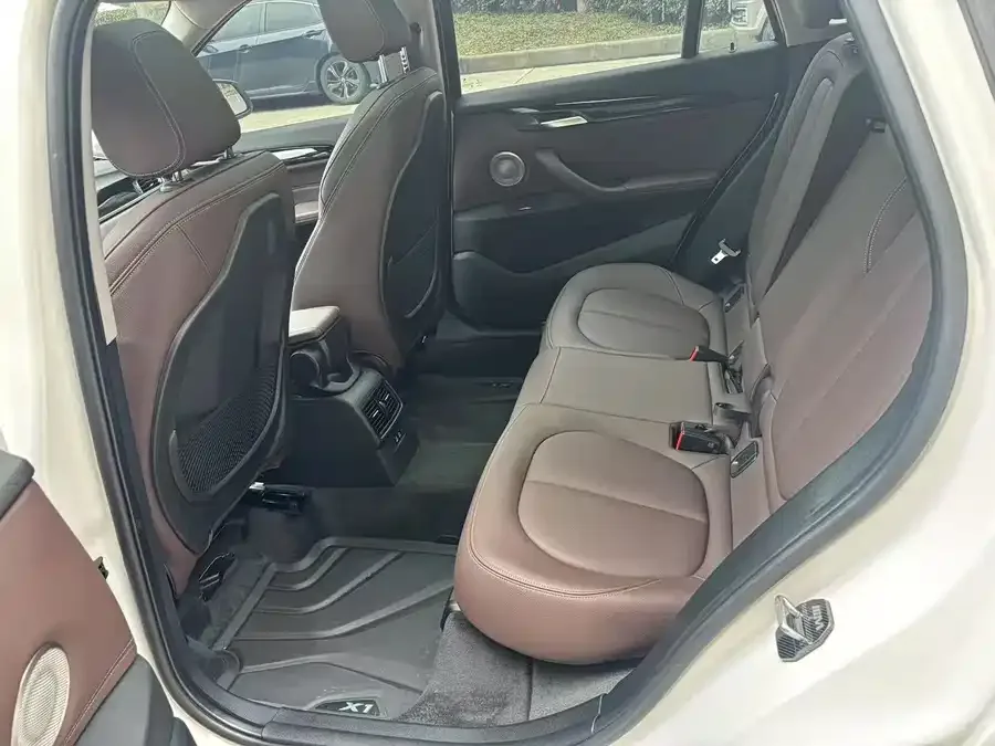 BMW X1 2022 xDrive25Li Exclusive Model 2022 — миниатюра 2
