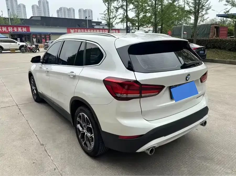 BMW X1 2022 xDrive25Li Exclusive Model 2022 — миниатюра 3