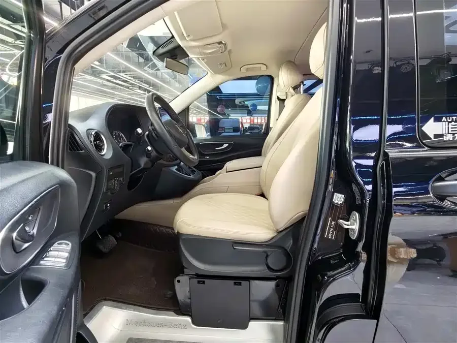 Mercedes-Benz Vito Vito 2021 2.0T Business Edition 7 Seaters 2023 — миниатюра 2